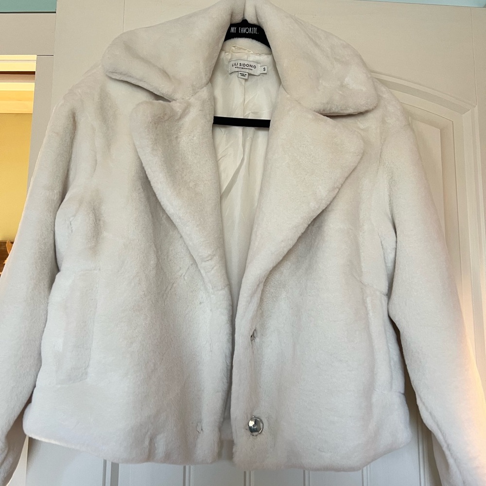 Lili Sidonio soft white faux fur
